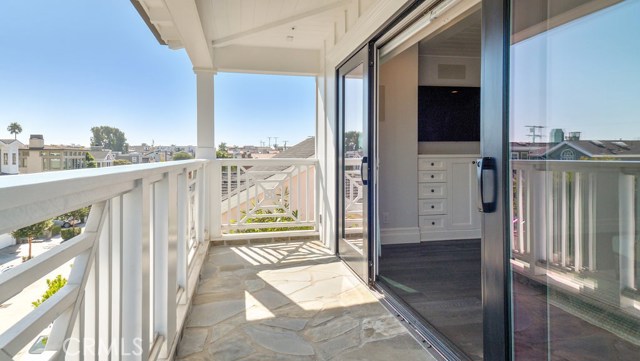 549 3rd Street, Manhattan Beach, California 90266, 5 Bedrooms Bedrooms, ,5 BathroomsBathrooms,Residential,Sold,3rd,SB17227373