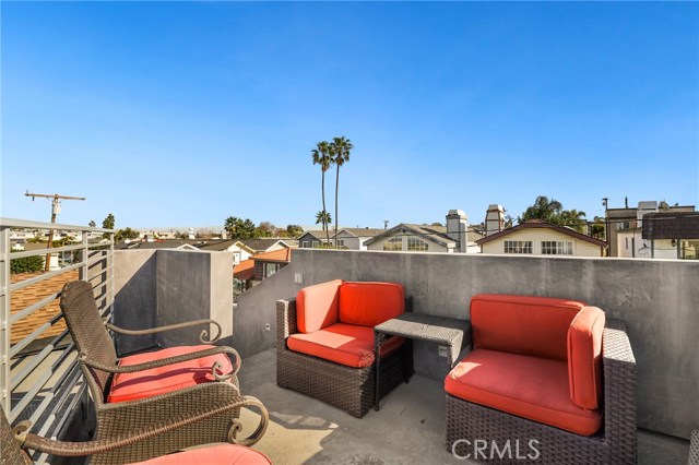 2031 Hillcrest Drive, Hermosa Beach, California 90254, 3 Bedrooms Bedrooms, ,4 BathroomsBathrooms,Residential,Sold,Hillcrest,PW20026303