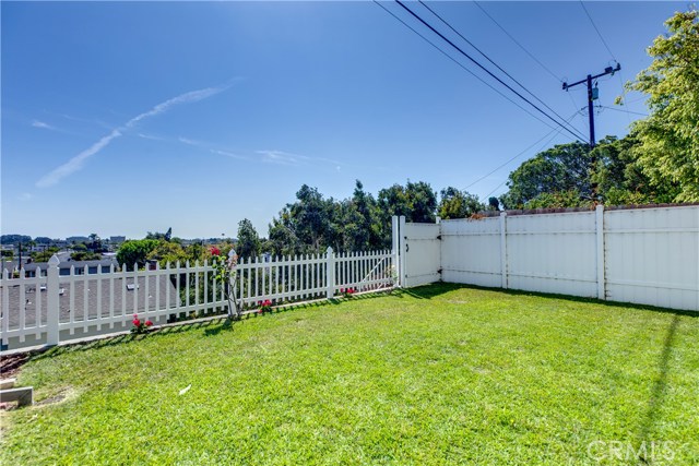 600 Faye Lane, Redondo Beach, California 90277, 5 Bedrooms Bedrooms, ,1 BathroomBathrooms,Residential,Sold,Faye,SB19183101