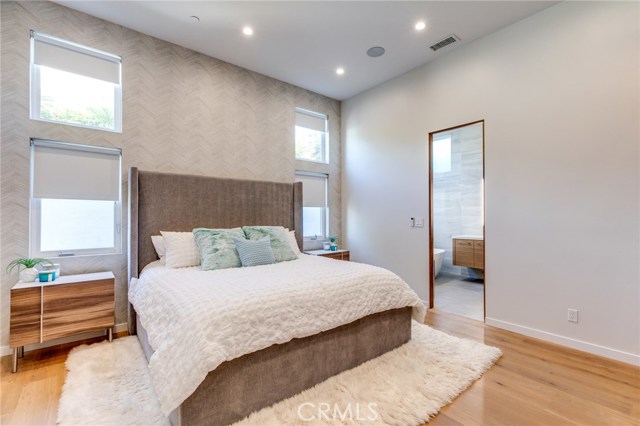 728 Lucia Avenue, Redondo Beach, California 90277, 4 Bedrooms Bedrooms, ,2 BathroomsBathrooms,Residential,Sold,Lucia,SB19142889