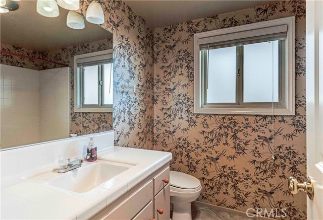 Upstairs Hall Bathroom with bathtub/shower combo