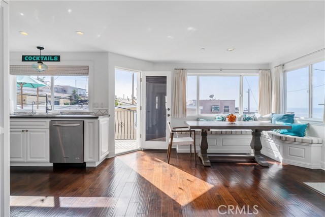 213 Seaview Street, Manhattan Beach, California 90266, 4 Bedrooms Bedrooms, ,3 BathroomsBathrooms,Residential,Sold,Seaview,SB19227675