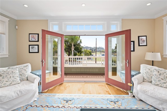 733 Juanita Avenue, Redondo Beach, California 90277, 5 Bedrooms Bedrooms, ,5 BathroomsBathrooms,Residential,Sold,Juanita,SB20142133