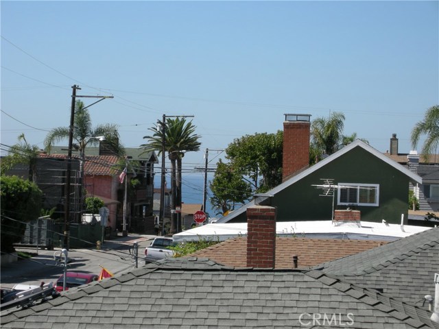 1059 14th Street, Hermosa Beach, California 90254, 4 Bedrooms Bedrooms, ,2 BathroomsBathrooms,Residential,Sold,14th,SW17208810