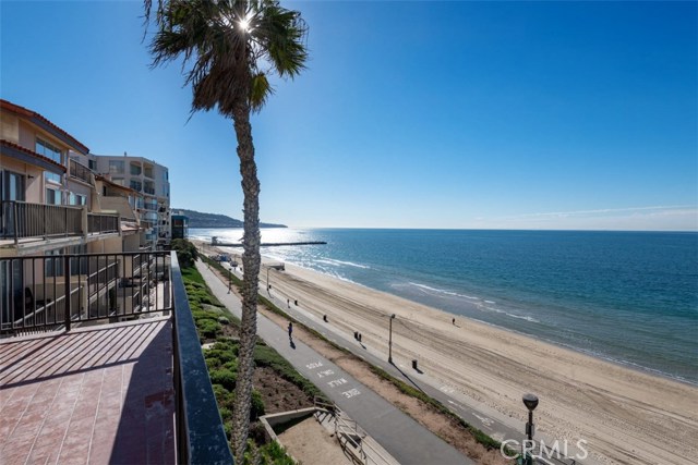 531 Esplanade, Redondo Beach, California 90277, 2 Bedrooms Bedrooms, ,2 BathroomsBathrooms,Residential,Sold,Esplanade,SB18285954