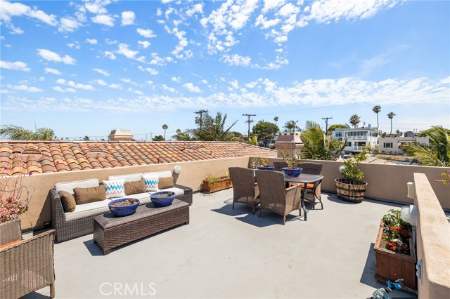 320 Prospect Avenue, Hermosa Beach, California 90254, 4 Bedrooms Bedrooms, ,3 BathroomsBathrooms,Residential,Sold,Prospect,SB20151281