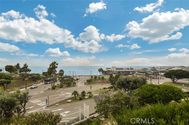 692 The Village, Redondo Beach, California 90277, 1 Bedroom Bedrooms, ,1 BathroomBathrooms,Residential,Sold,The Village,SB17187833