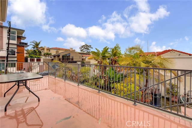 1011 Garnet Street, Redondo Beach, California 90277, 4 Bedrooms Bedrooms, ,4 BathroomsBathrooms,Residential,Sold,Garnet,SB20070806