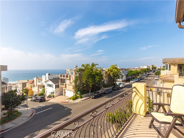 300 28th Street, Manhattan Beach, California 90266, 3 Bedrooms Bedrooms, ,3 BathroomsBathrooms,Residential,Sold,28th,SB20234864