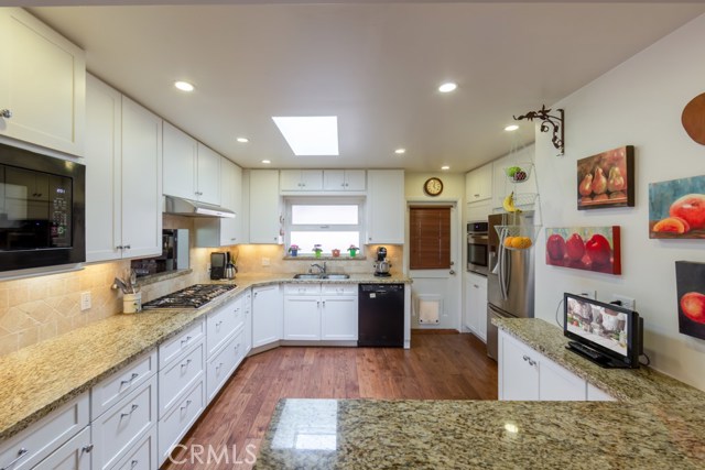 729 27th Street, Manhattan Beach, California 90266, 3 Bedrooms Bedrooms, ,2 BathroomsBathrooms,Residential,Sold,27th,RS20129725