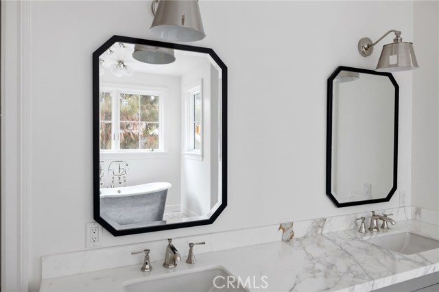 648 30th Street, Manhattan Beach, California 90266, 5 Bedrooms Bedrooms, ,5 BathroomsBathrooms,Residential,Sold,30th,SB20096083