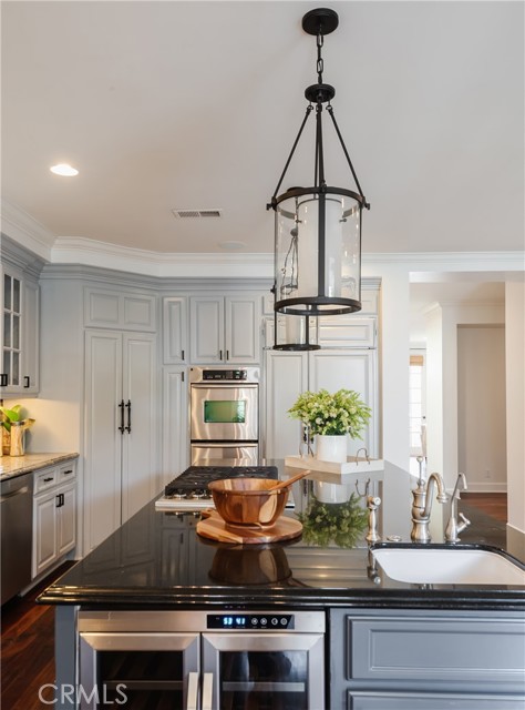 653 36th Street, Manhattan Beach, California 90266, 5 Bedrooms Bedrooms, ,5 BathroomsBathrooms,Residential,Sold,36th,SB21097306