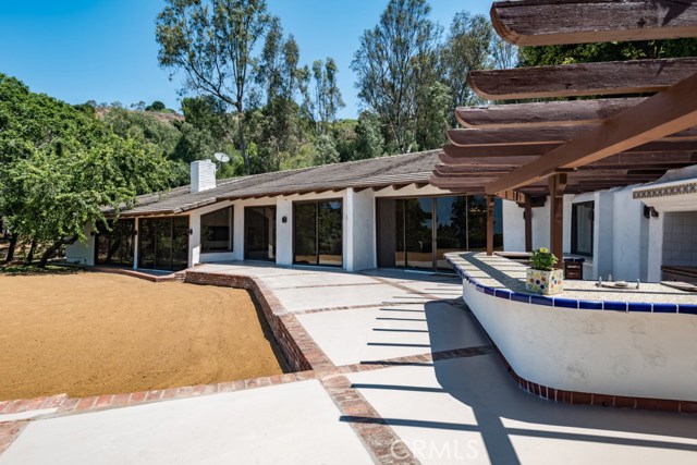 Backyard deck and outdoor entertaining area