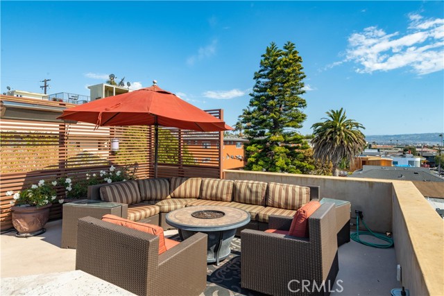 2034 SPRINGFIELD Avenue, Hermosa Beach, California 90254, 5 Bedrooms Bedrooms, ,3 BathroomsBathrooms,Residential,Sold,SPRINGFIELD,SB21089545