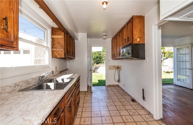1717 Meadows Avenue, Manhattan Beach, California 90266, 3 Bedrooms Bedrooms, ,1 BathroomBathrooms,Residential,Sold,Meadows,SB19055277