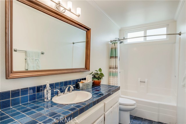 1023 4th Street, Hermosa Beach, California 90254, 3 Bedrooms Bedrooms, ,2 BathroomsBathrooms,Residential,Sold,4th,SB19152573
