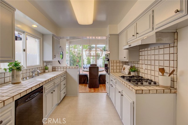 729 12th Street, Manhattan Beach, California 90266, 3 Bedrooms Bedrooms, ,2 BathroomsBathrooms,Residential,Sold,12th,SB19138998