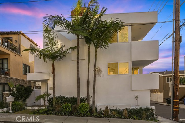 220 4th Street, Hermosa Beach, California 90254, 3 Bedrooms Bedrooms, ,4 BathroomsBathrooms,Residential,Sold,4th,PW18290182