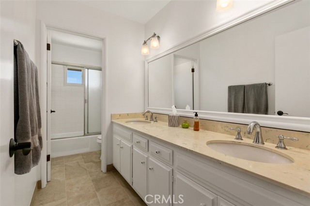 Upstairs Hall Bathroom