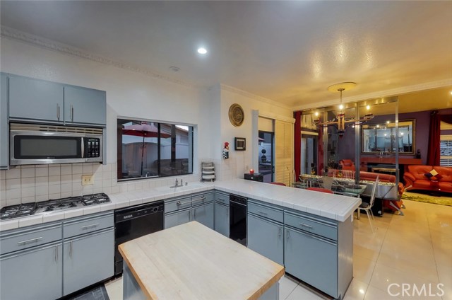 5 Bed Home for Sale in Hawthorne, California
