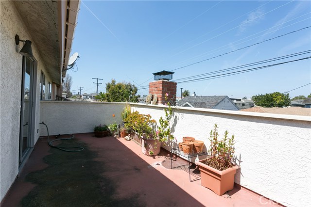 2231 Graham Ave, Redondo Beach, California 90278, 4 Bedrooms Bedrooms, ,3 BathroomsBathrooms,Residential,Sold,Graham Ave,OC17017084