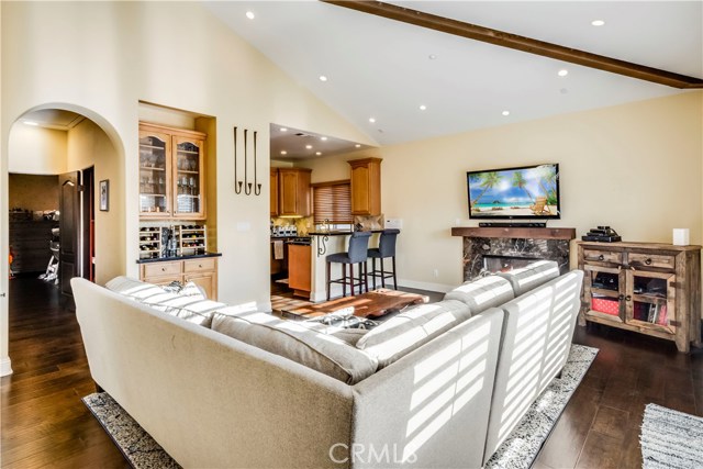 202 Irena Avenue, Redondo Beach, California 90277, 3 Bedrooms Bedrooms, ,3 BathroomsBathrooms,Residential,Sold,Irena,SB19148601