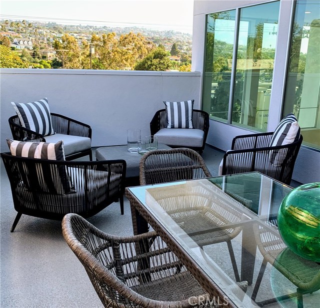 1920 Pacific Coast Highway, Redondo Beach, California 90277, 1 Bedroom Bedrooms, ,1 BathroomBathrooms,Residential,Sold,Pacific Coast Highway,OC20103454