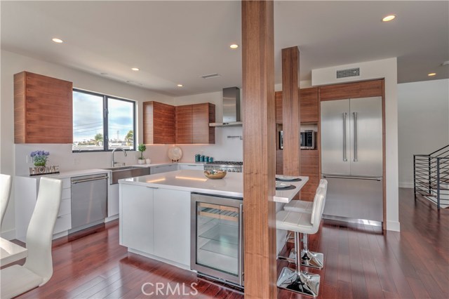 521 Gertruda, Redondo Beach, California 90277, 3 Bedrooms Bedrooms, ,4 BathroomsBathrooms,Residential,Sold,Gertruda,PV17183472