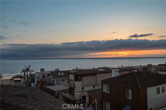 220 20th Street, Manhattan Beach, California 90266, 4 Bedrooms Bedrooms, ,2 BathroomsBathrooms,Residential,Sold,20th,SB21112349