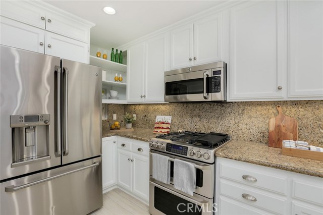 220 4th Street, Hermosa Beach, California 90254, 3 Bedrooms Bedrooms, ,4 BathroomsBathrooms,Residential,Sold,4th,PW18290182