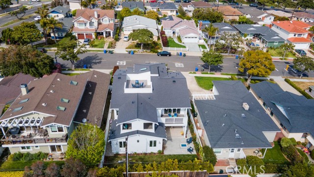 1307 Gertruda Avenue, Redondo Beach, California 90277, 5 Bedrooms Bedrooms, ,1 BathroomBathrooms,Residential,Sold,Gertruda,SB21076858