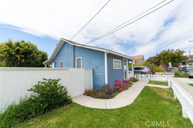Ocean View avenue view. Cute fenced in front yard
