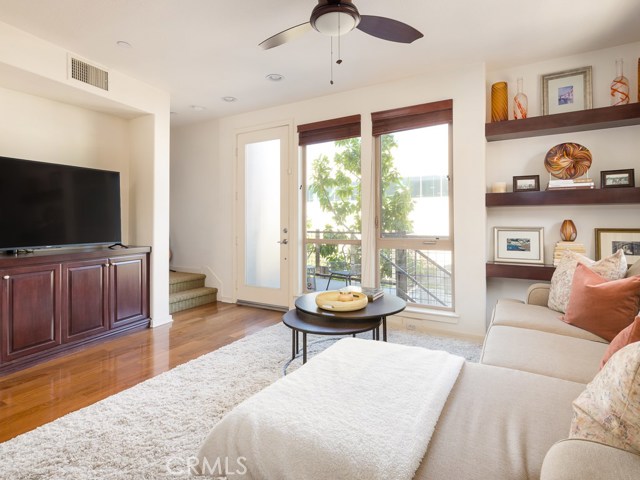 2 Bed Home for Sale in Hawthorne, California