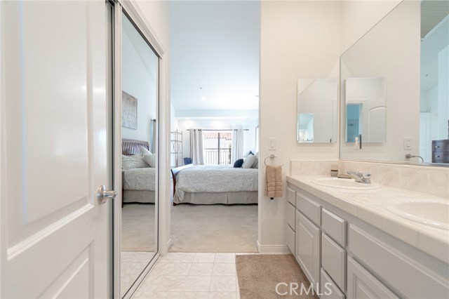 Master Suite bath w/closet