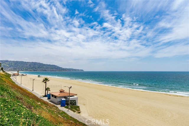 703 Esplanade, Redondo Beach, California 90277, 3 Bedrooms Bedrooms, ,3 BathroomsBathrooms,Residential,Sold,Esplanade,SB19177678