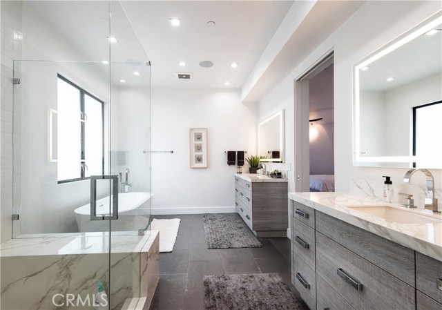 465 36th Place, Manhattan Beach, California 90266, 5 Bedrooms Bedrooms, ,6 BathroomsBathrooms,Residential,Sold,36th Place,SB19099340