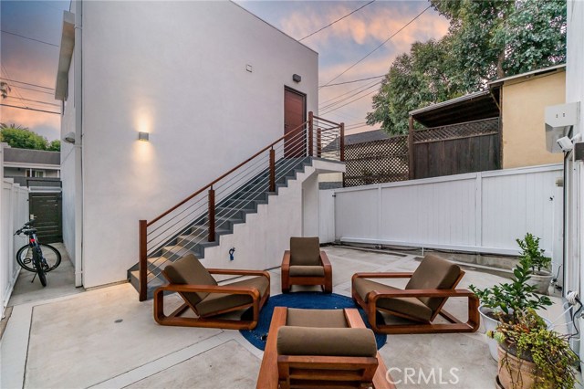 A second outdoor patio to enjoy!