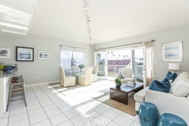 707 Juanita Avenue, Redondo Beach, California 90277, 4 Bedrooms Bedrooms, ,4 BathroomsBathrooms,Residential,Sold,Juanita,SB18032278