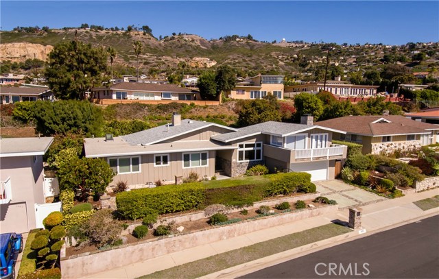 Wonderful mid-century modern design in the desirable Seaview neighborhood.