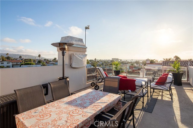 233 Helberta Avenue, Redondo Beach, California 90277, 4 Bedrooms Bedrooms, ,2 BathroomsBathrooms,Residential,Sold,Helberta,SB19225770