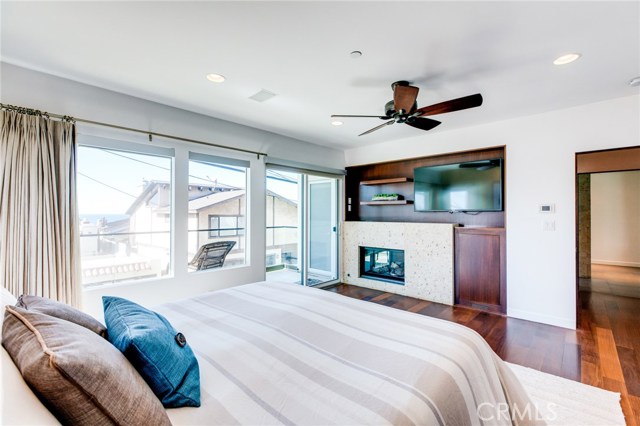 113 El Porto Street, Manhattan Beach, California 90266, 4 Bedrooms Bedrooms, ,2 BathroomsBathrooms,Residential,Sold,El Porto,SB19022186