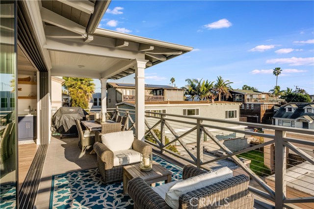 942 15th Street, Hermosa Beach, California 90254, 4 Bedrooms Bedrooms, ,2 BathroomsBathrooms,Residential,Sold,15th,SB20137355