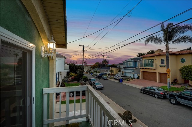 1206 9th Street, Hermosa Beach, California 90254, 3 Bedrooms Bedrooms, ,2 BathroomsBathrooms,Residential,Sold,9th,SB21084278