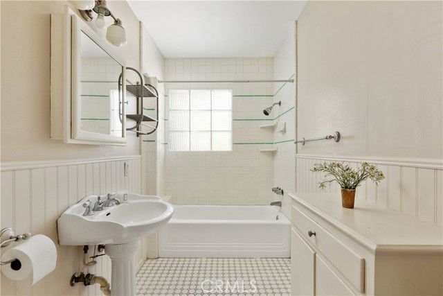413 5th Street, Manhattan Beach, California 90266, 4 Bedrooms Bedrooms, ,2 BathroomsBathrooms,Residential,Sold,5th,SB21054746
