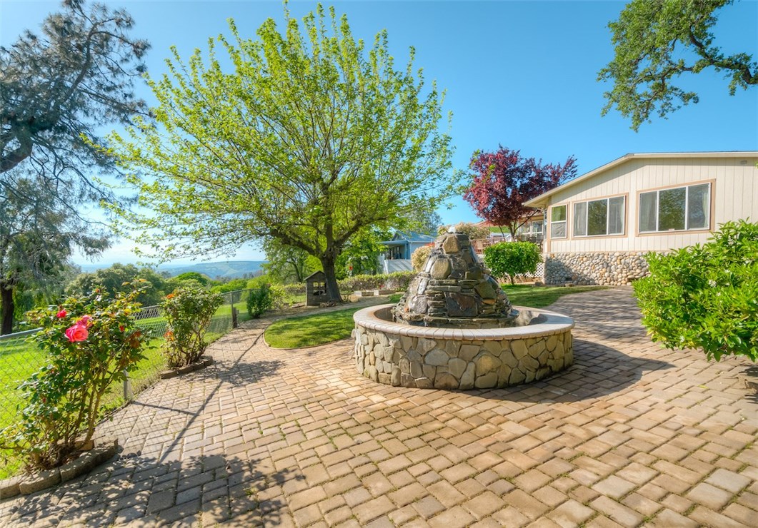 Back yard with Table Mountain View.