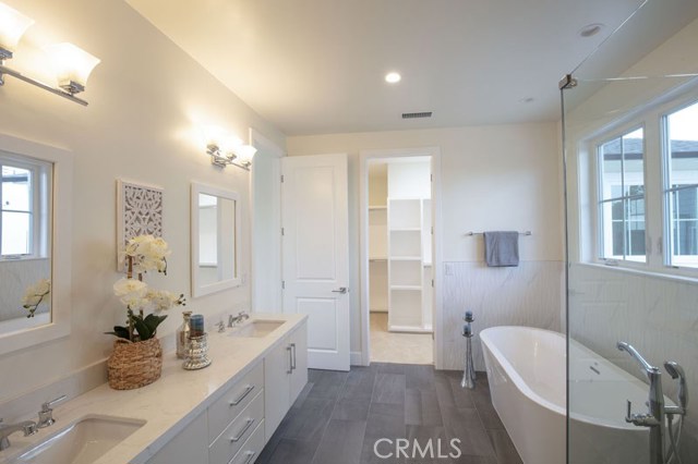 2309 Voorhees Avenue, Redondo Beach, California 90278, 4 Bedrooms Bedrooms, ,3 BathroomsBathrooms,Residential,Sold,Voorhees,SB19081804