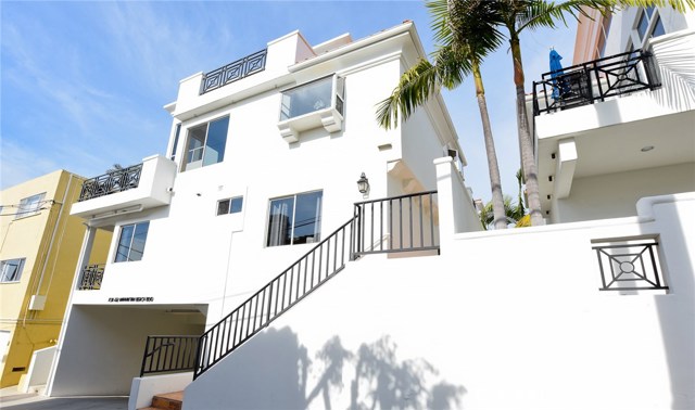 708 Manhattan Beach Blvd., Manhattan Beach, California 90266, 2 Bedrooms Bedrooms, ,2 BathroomsBathrooms,Residential,Sold,Manhattan Beach Blvd.,SB18012661