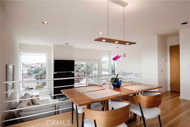 116 26th Street, Manhattan Beach, California 90266, 2 Bedrooms Bedrooms, ,2 BathroomsBathrooms,Residential,Sold,26th,SB21017134