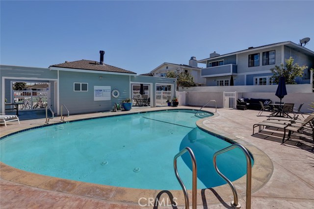13 Laurel, Manhattan Beach, California 90266, 3 Bedrooms Bedrooms, ,1 BathroomBathrooms,Residential,Sold,Laurel,SB19057635