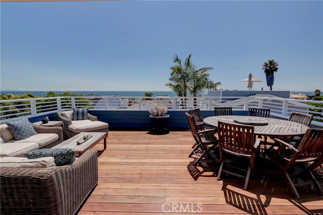 2461 Myrtle Avenue, Hermosa Beach, California 90254, 4 Bedrooms Bedrooms, ,Residential,Sold,Myrtle,SB20143754